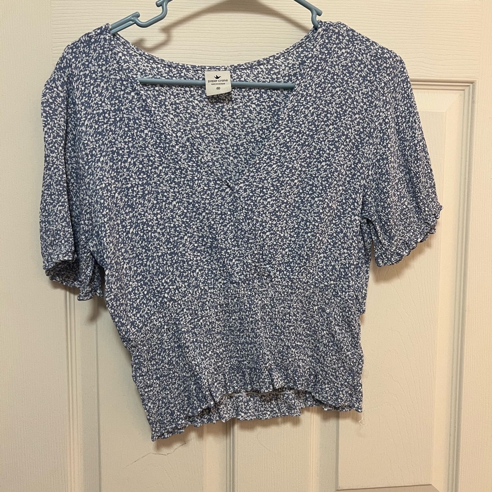 Paper Crane Blue White Floral Cropped V-Neck Top